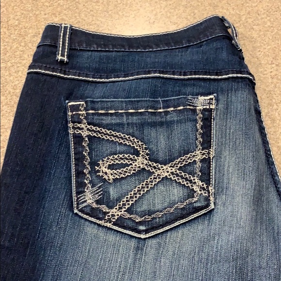 buckle ripped jeans policy